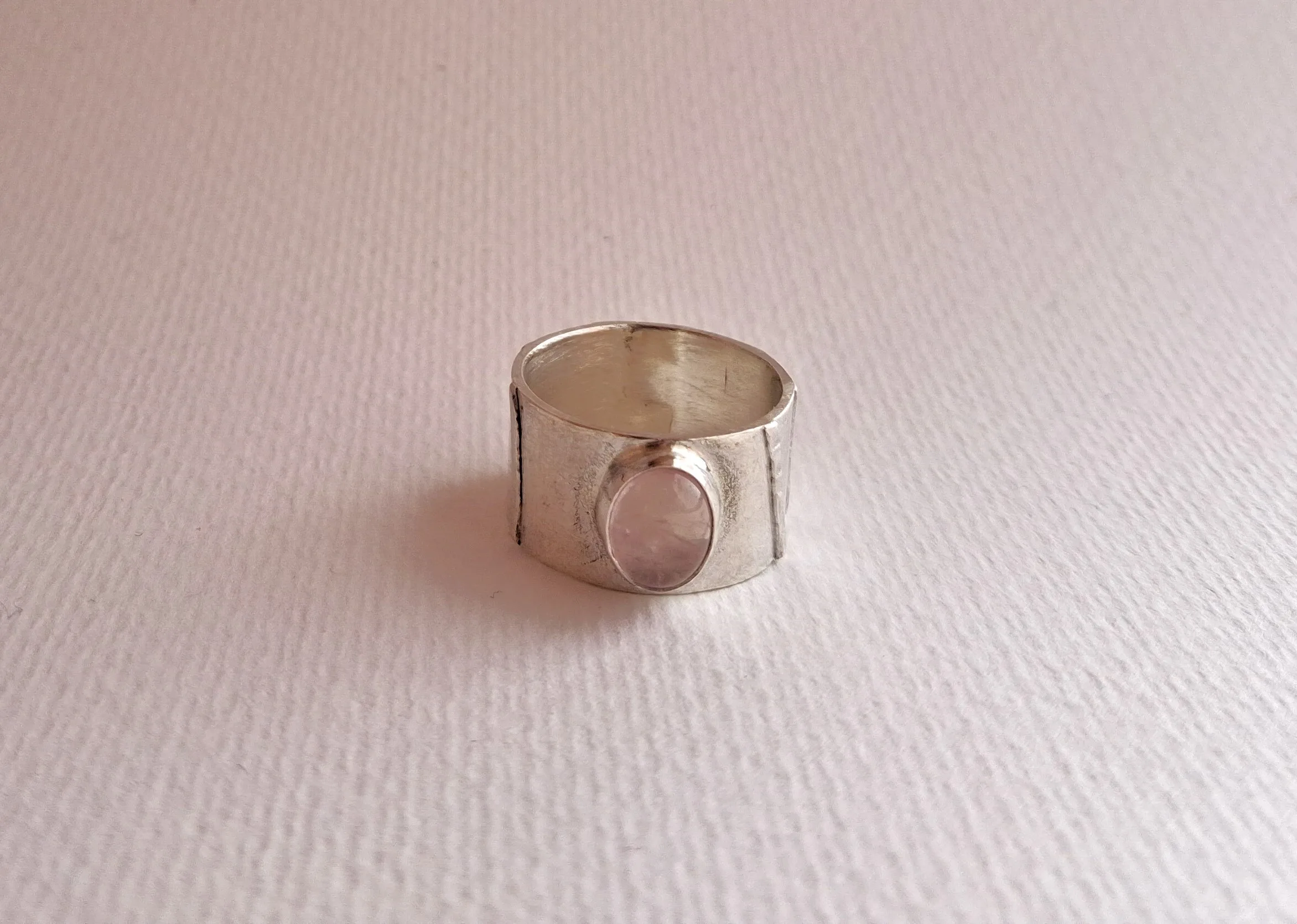 Bague ruban quartz rose et argent fusionné