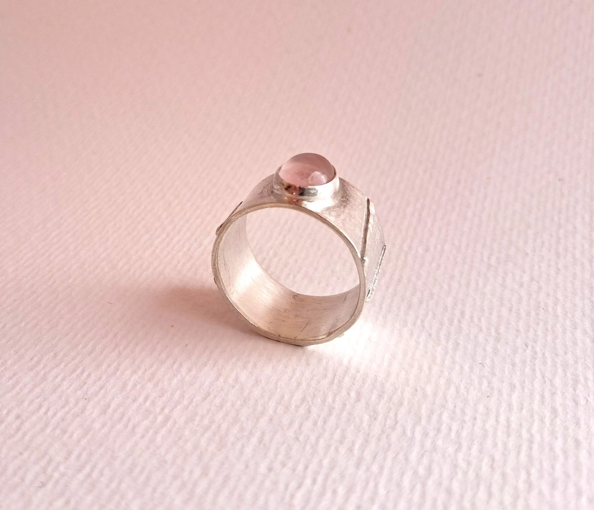 Bague ruban quartz rose et argent fusionné 2
