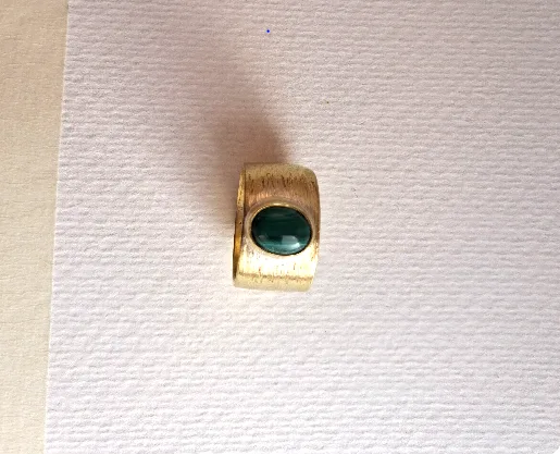 Bague ruban malachite bombée et texturée