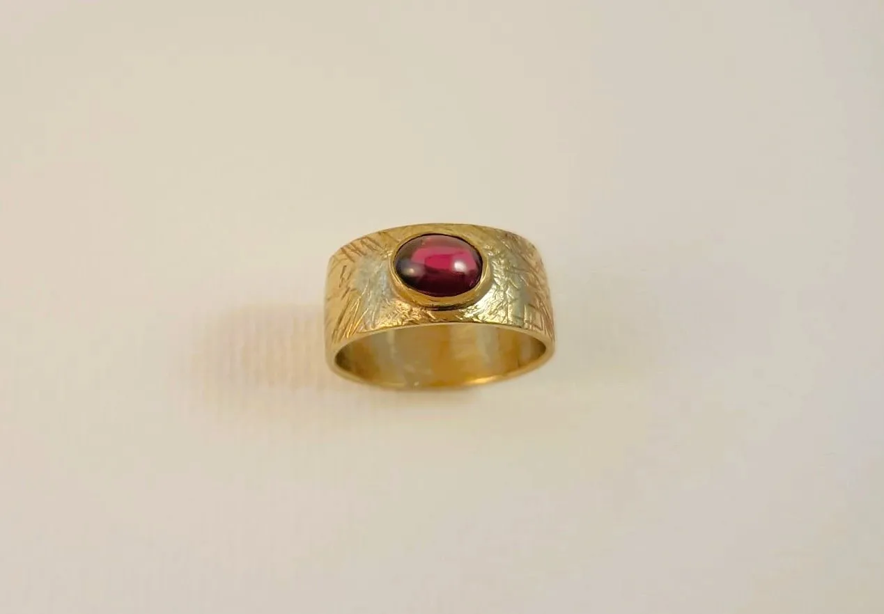 Bague texturée grenat
